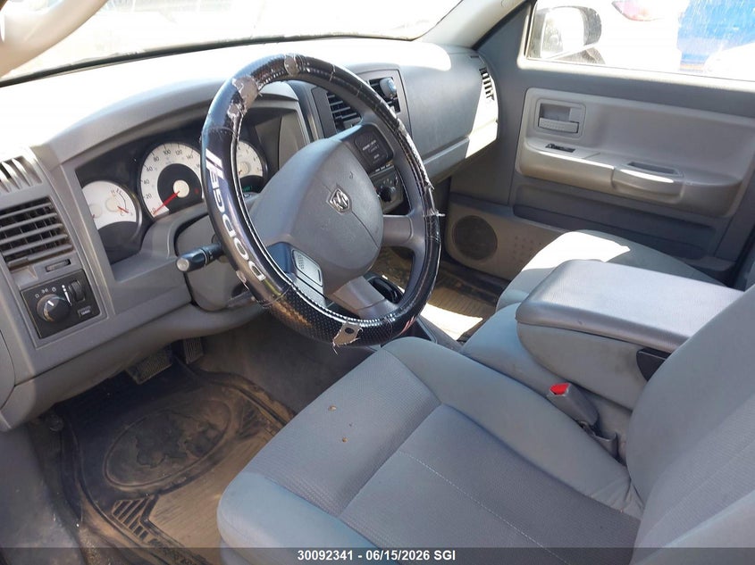2005 Dodge Dakota Quad/St VIN: 1D7HW28K75S177360 Lot: 30092341