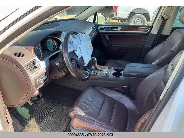 2013 Volkswagen Touareg V6 Tdi VIN: WVGEP9BP2DD013052 Lot: 30094835