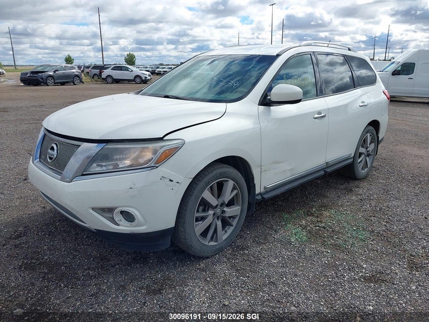 2014 Nissan Pathfinder, Left Front, IAAI, VIN 5N1AR2MM5EC637275 — photo 2