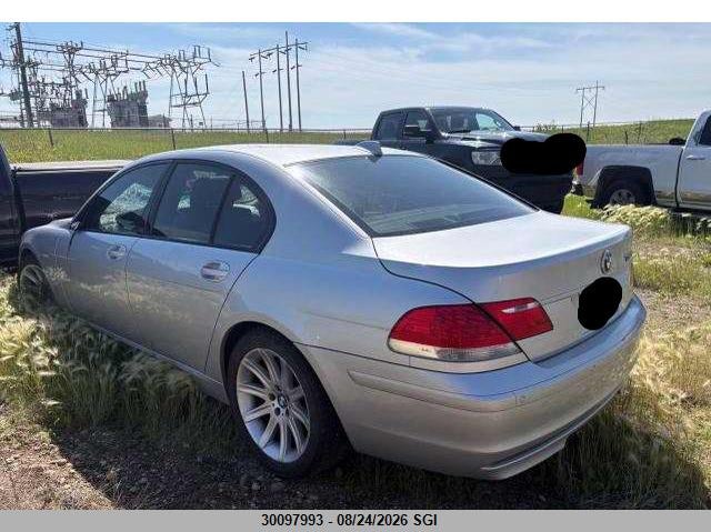 2006 BMW 7er, Vandalized, IAAI, VIN WBAHL83546DT04690 — photo 2