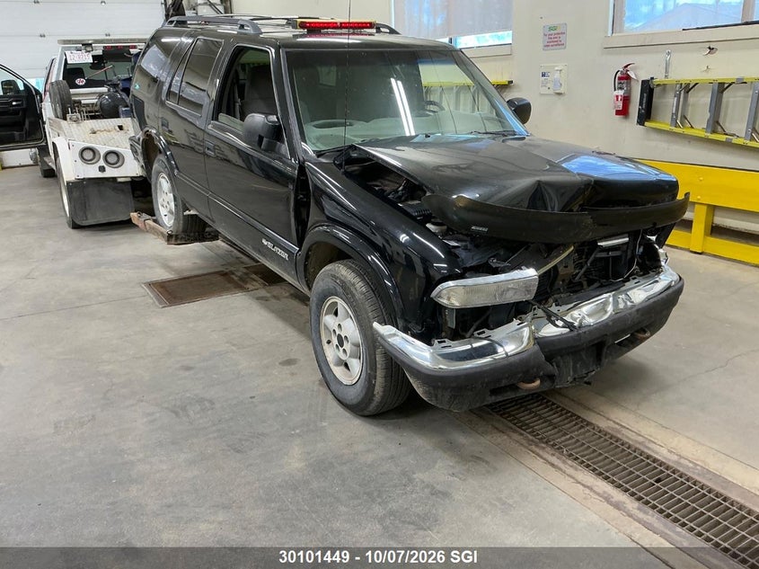 1999 Chevrolet Blazer, Front, IAAI, VIN 1GNDT13W7X2186768