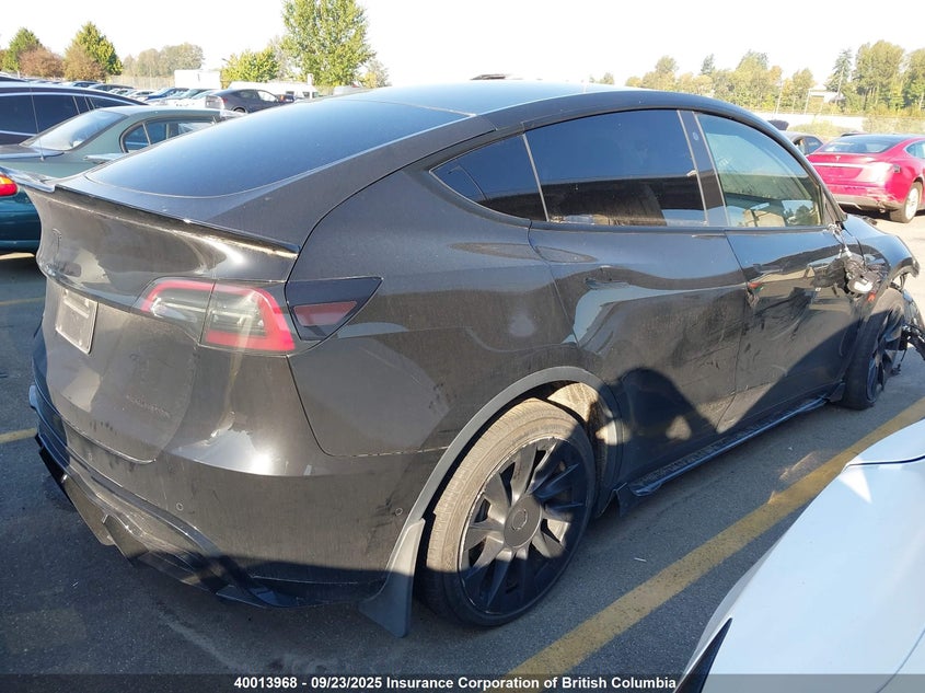 7SAYGDEE0NF312339 2022 TESLA MODEL Y photo no. 4