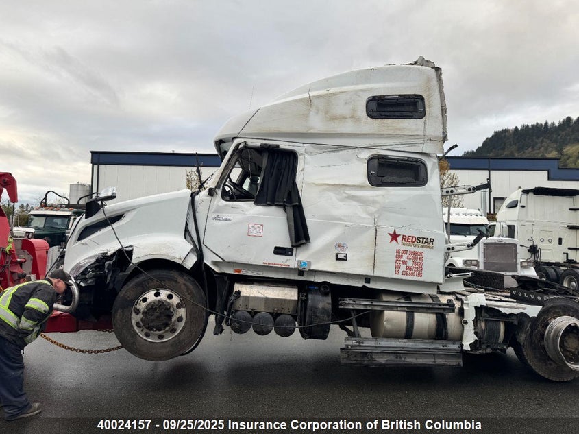 4V4NC9EH2SN672359 2025 VOLVO  photo no. 3