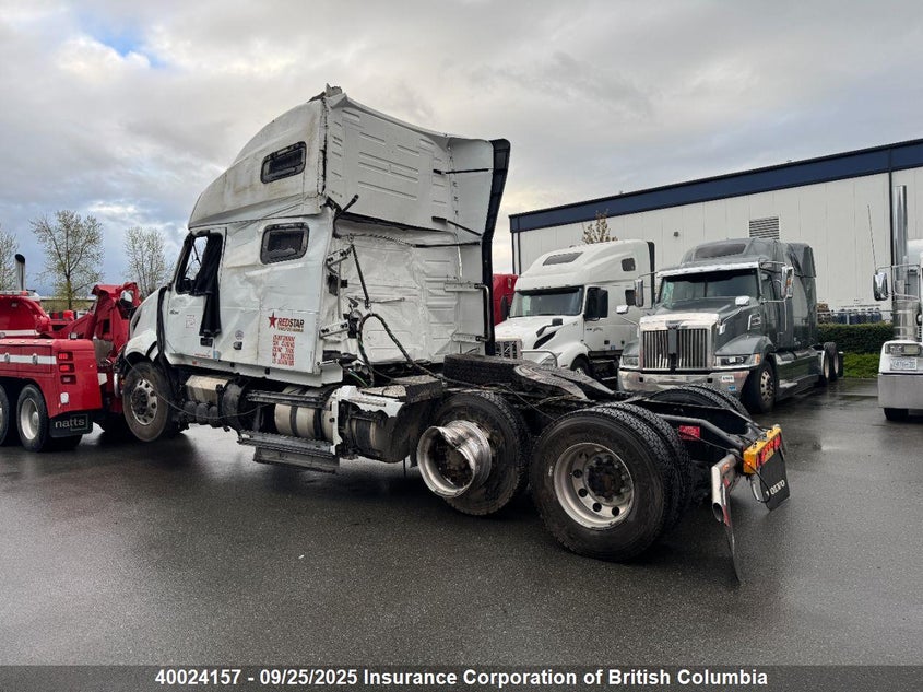 4V4NC9EH2SN672359 2025 VOLVO  photo no. 4