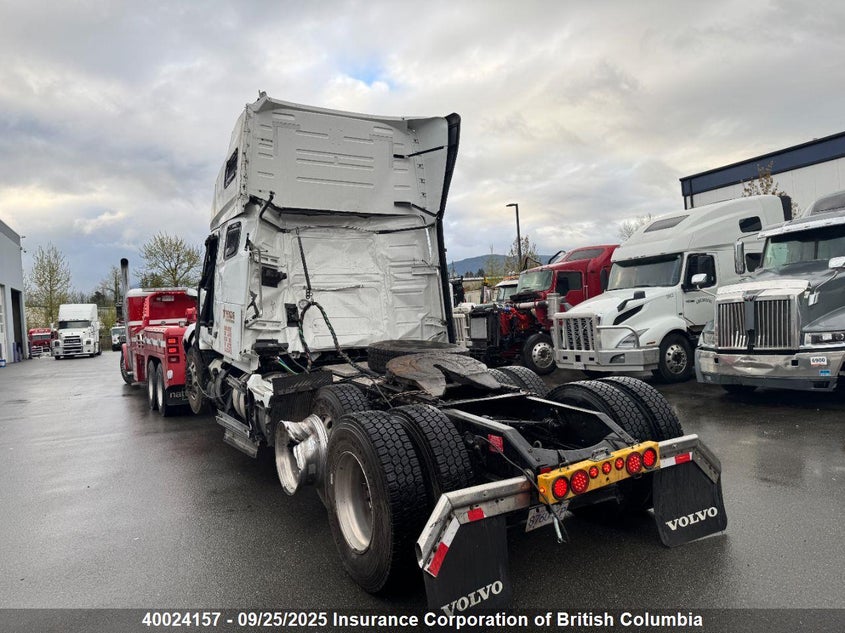 4V4NC9EH2SN672359 2025 VOLVO  photo no. 5