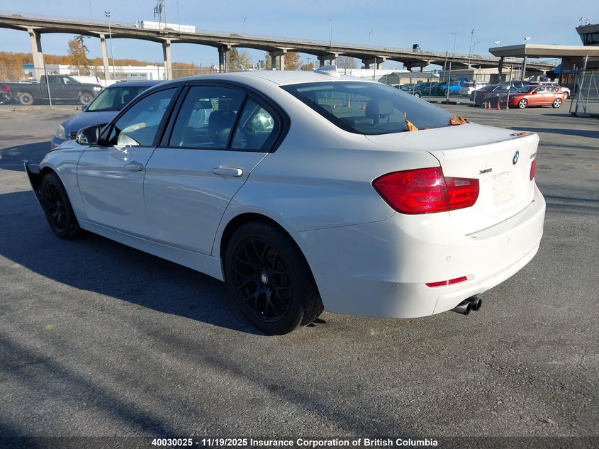 WBA3B3C52DF537033 2013 BMW 3ER photo no. 3