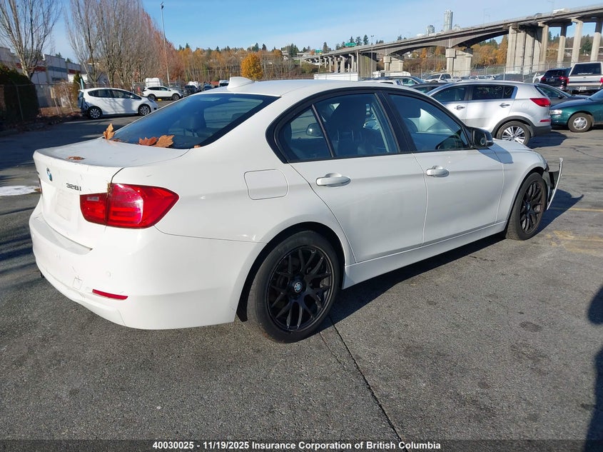 WBA3B3C52DF537033 2013 BMW 3ER photo no. 4
