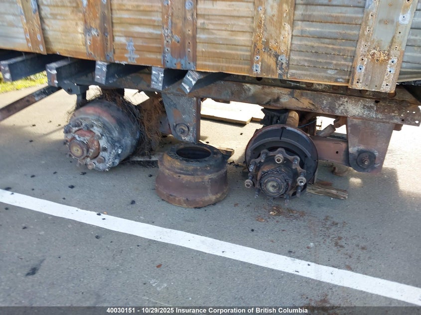 1UYVS2530FG297416 2015   photo no. 7