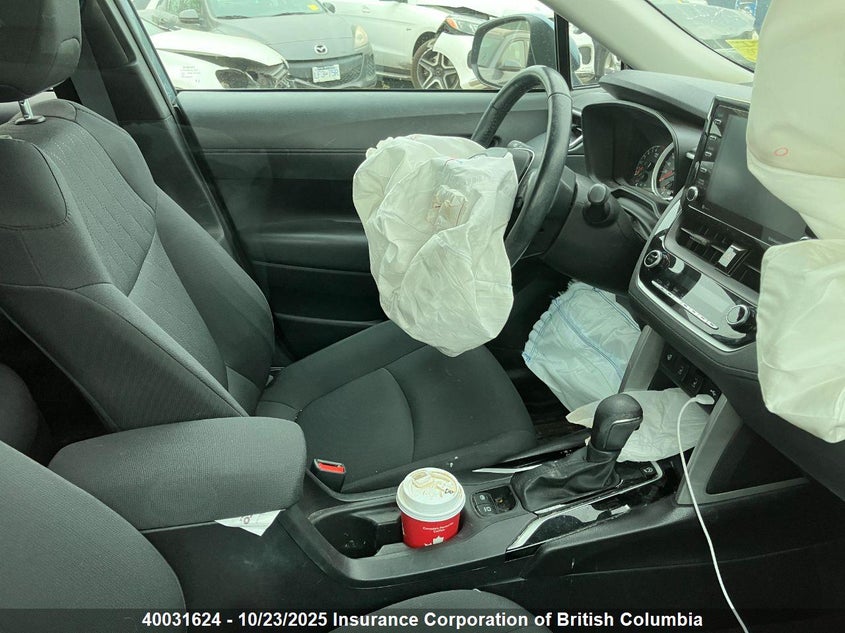 7MUBAABG2NV027698 2022 TOYOTA COROLLA CROSS photo no. 8