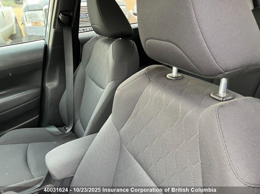 7MUBAABG2NV027698 2022 TOYOTA COROLLA CROSS photo no. 9
