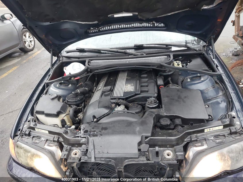 WBAEV33434KR35107 2004 BMW 3ER photo no. 10