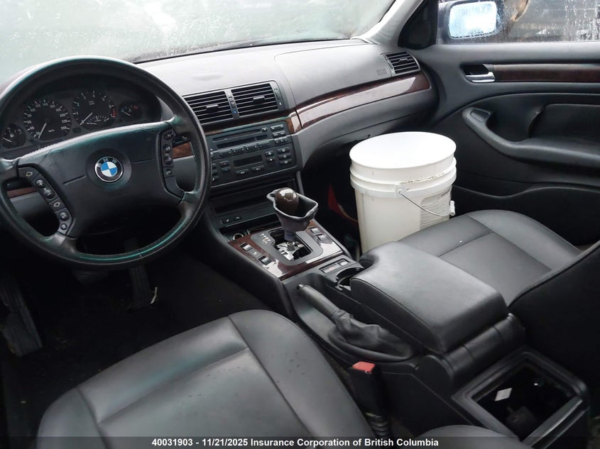 WBAEV33434KR35107 2004 BMW 3ER photo no. 11