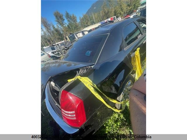 2C3AA63H05H132933 2005 CHRYSLER 300C photo no. 4