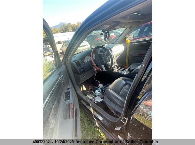 2C3AA63H05H132933 2005 CHRYSLER 300C photo no. 8