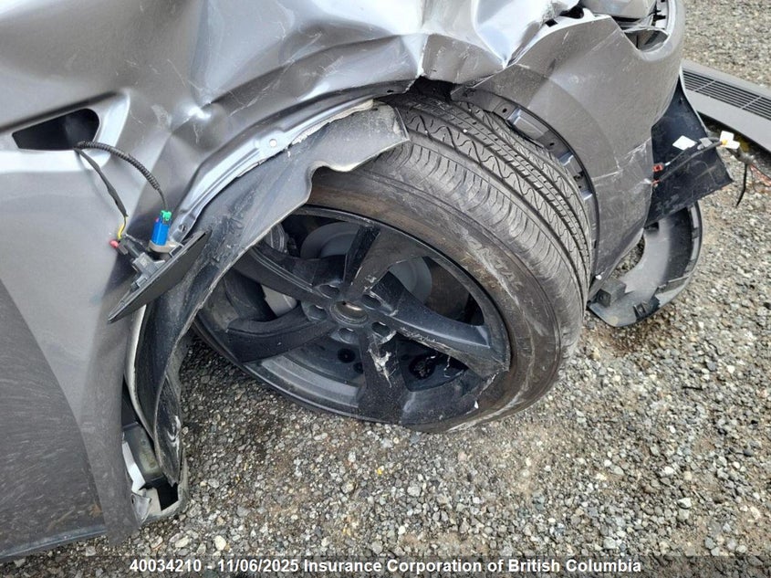 2026 Tesla Model Y VIN: 7SAYGDEE7TF322850 Lot: 40034210