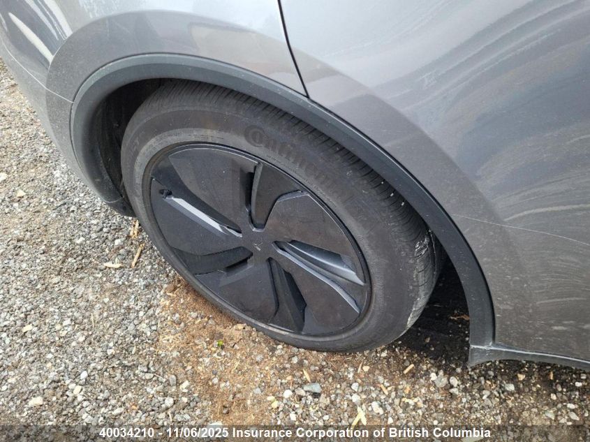 2026 Tesla Model Y VIN: 7SAYGDEE7TF322850 Lot: 40034210