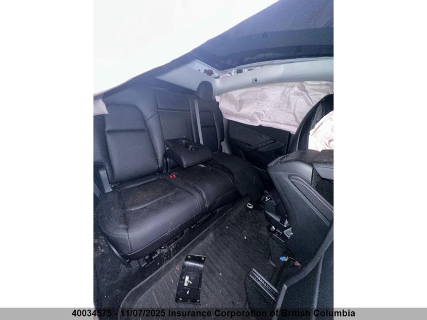 2024 Tesla Model Y VIN: 7SAYGAEEXRF063620 Lot: 40034575