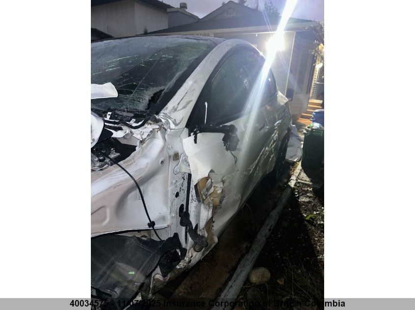 2024 Tesla Model Y VIN: 7SAYGAEEXRF063620 Lot: 40034575