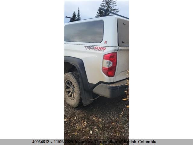 5TFDY5F10HX645838 2017 TOYOTA TUNDRA photo no. 3