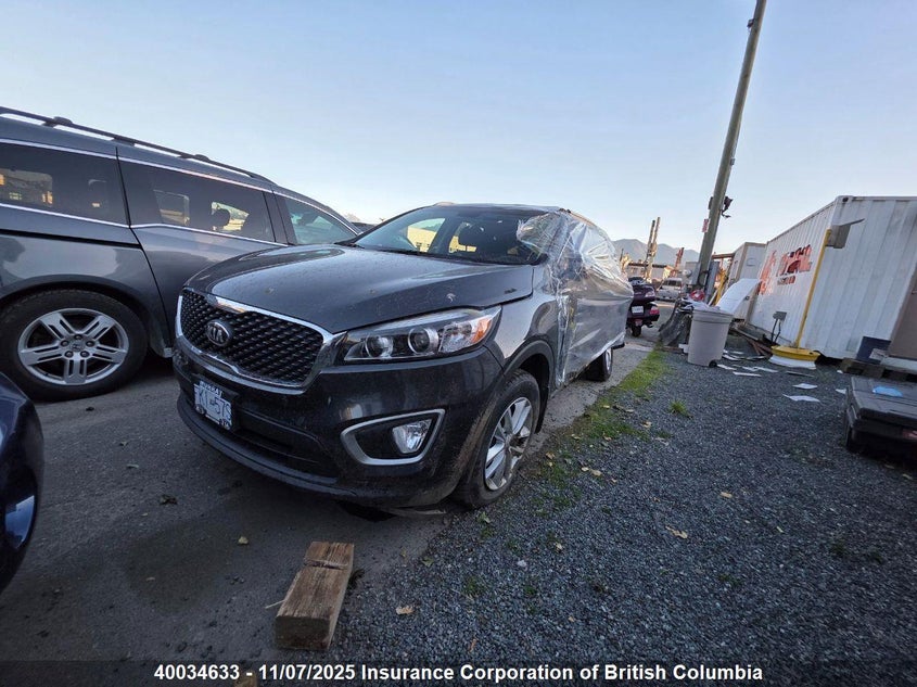 5XYPGDA32JG378195 2018 KIA SORENTO photo no. 2