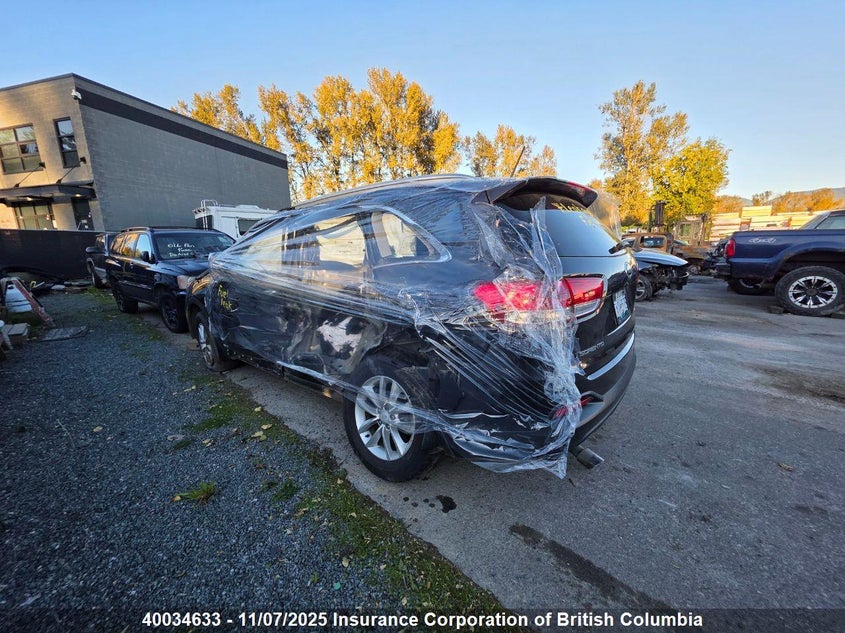 5XYPGDA32JG378195 2018 KIA SORENTO photo no. 3
