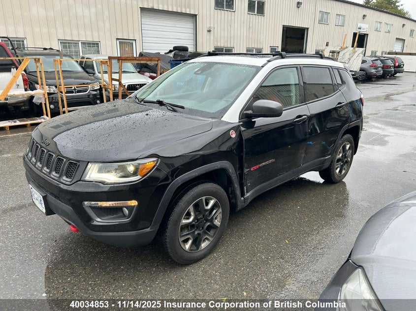 3C4NJDDB0JT128927 2018 JEEP COMPASS photo no. 2