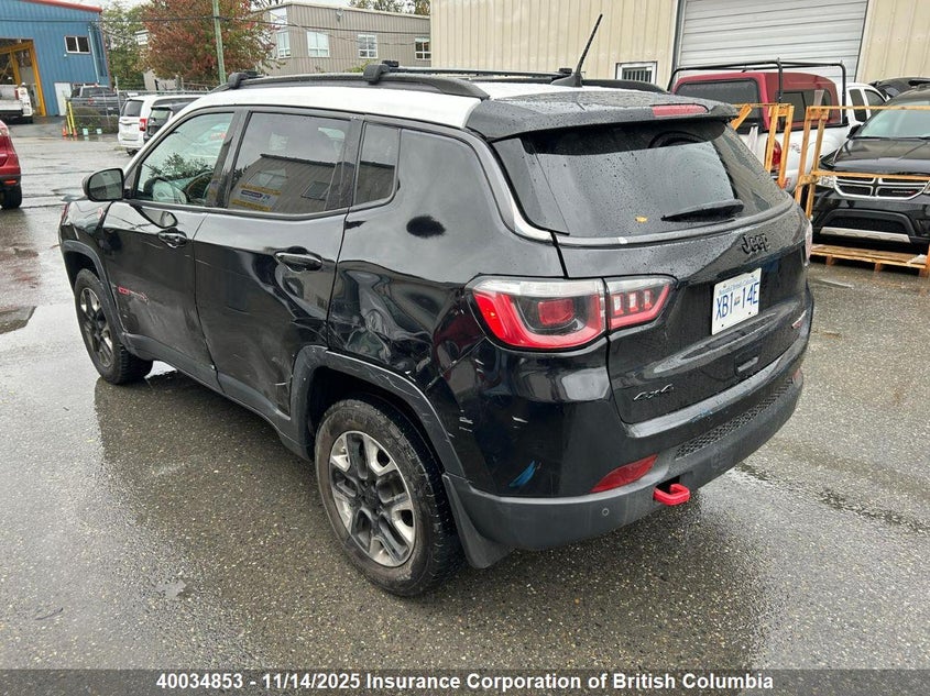 3C4NJDDB0JT128927 2018 JEEP COMPASS photo no. 3