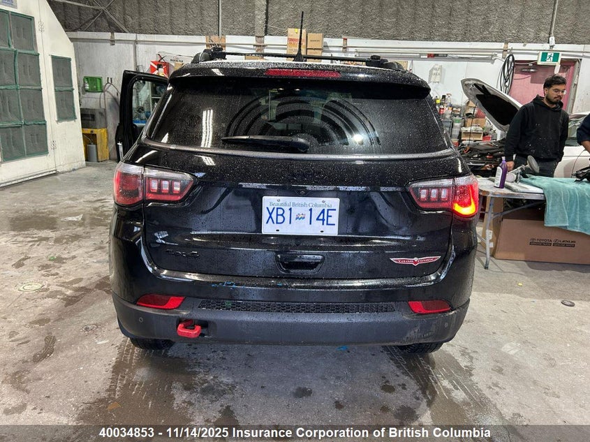 3C4NJDDB0JT128927 2018 JEEP COMPASS photo no. 5