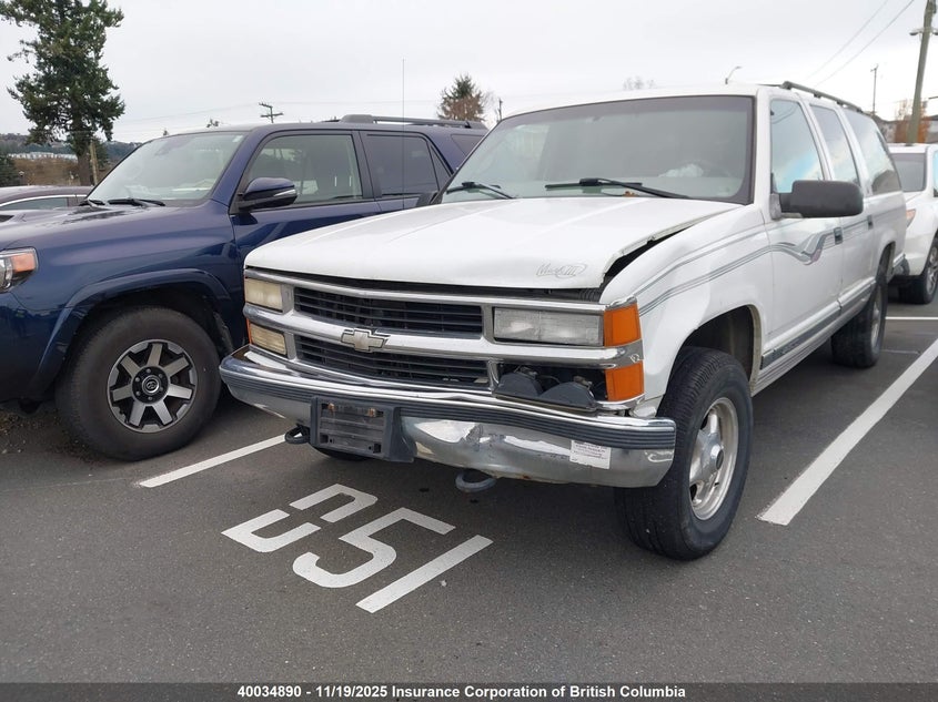 1GBFK16R3WJ365425 1998 CHEVROLET SUBURBAN photo no. 2