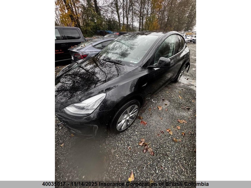 5YJYGAEE3MF183717 2021 TESLA MODEL Y photo no. 2
