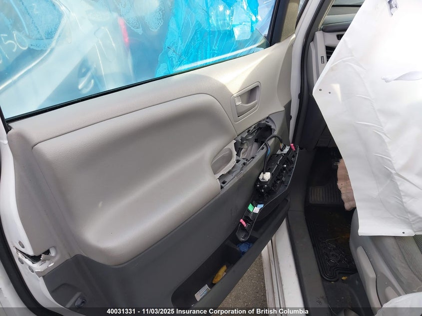 5TDZK3DC3FS598792 2015 TOYOTA SIENNA photo no. 12