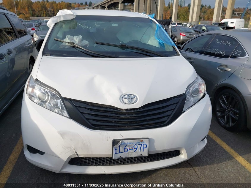 5TDZK3DC3FS598792 2015 TOYOTA SIENNA photo no. 13
