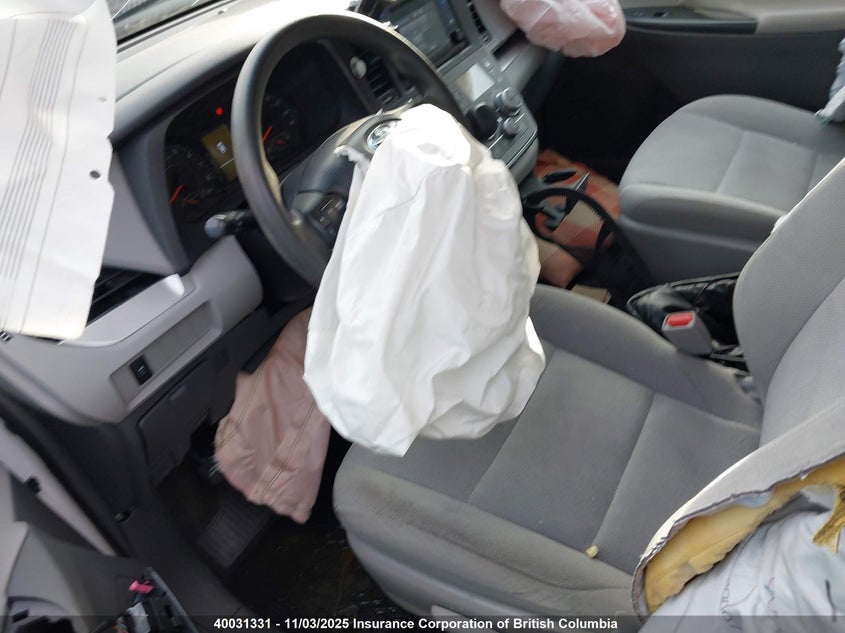 5TDZK3DC3FS598792 2015 TOYOTA SIENNA photo no. 5
