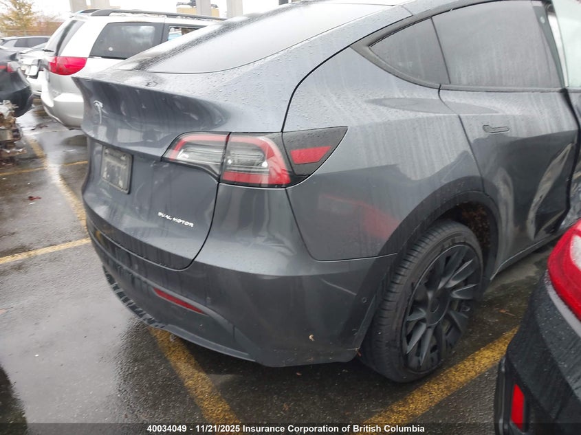 7SAYGDEE8NF493609 2022 TESLA MODEL Y photo no. 4