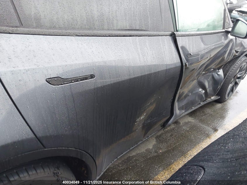 7SAYGDEE8NF493609 2022 TESLA MODEL Y photo no. 6