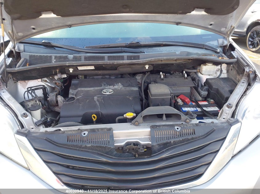 5TDKK3DC3BS008411 2011 TOYOTA SIENNA photo no. 10