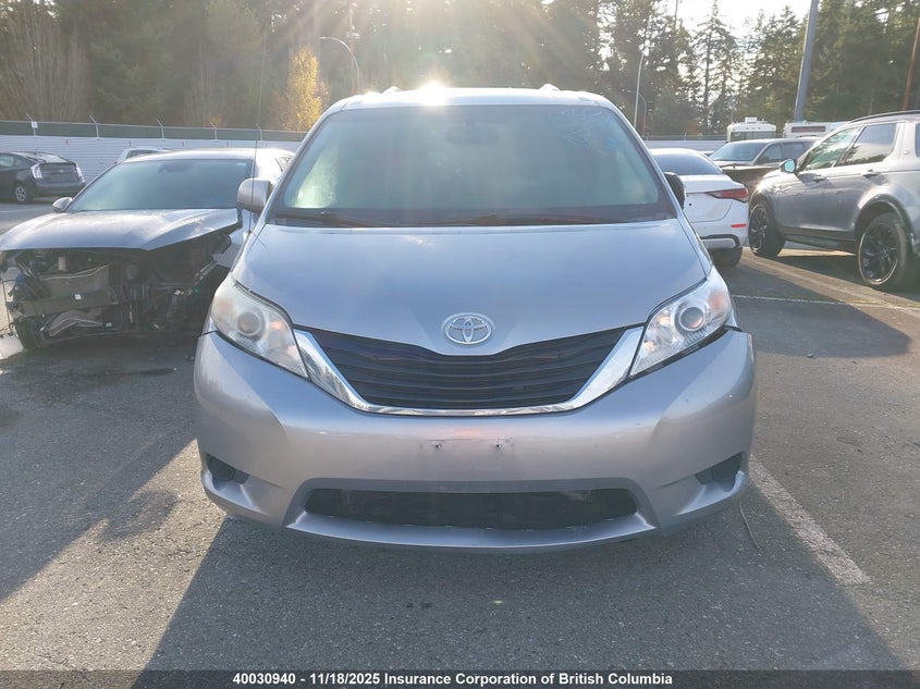 5TDKK3DC3BS008411 2011 TOYOTA SIENNA photo no. 11