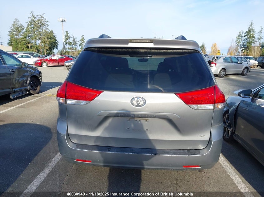 5TDKK3DC3BS008411 2011 TOYOTA SIENNA photo no. 14