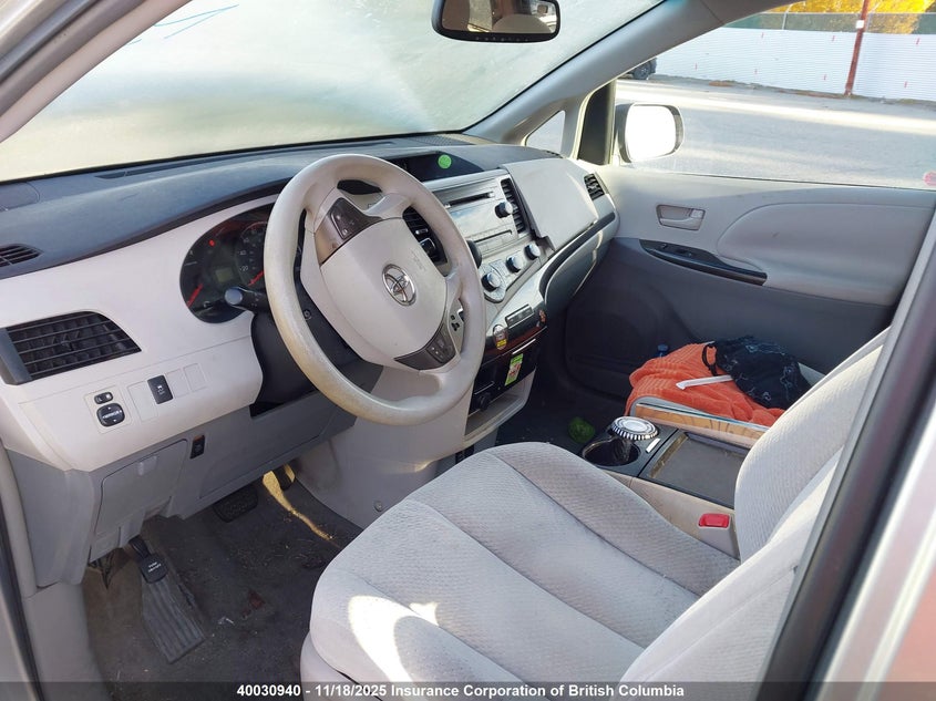 5TDKK3DC3BS008411 2011 TOYOTA SIENNA photo no. 5