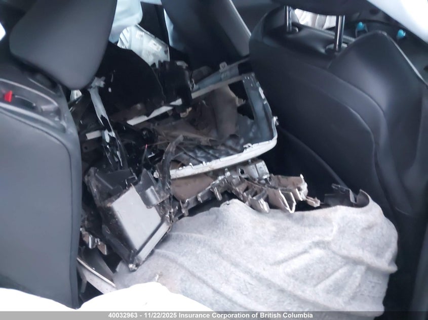 2025 Lexus Ux 300H Base/300H Premium/300H F Sport Design/300H F Sport Handling VIN: JTHUCJDH7S2006320 Lot: 40032963