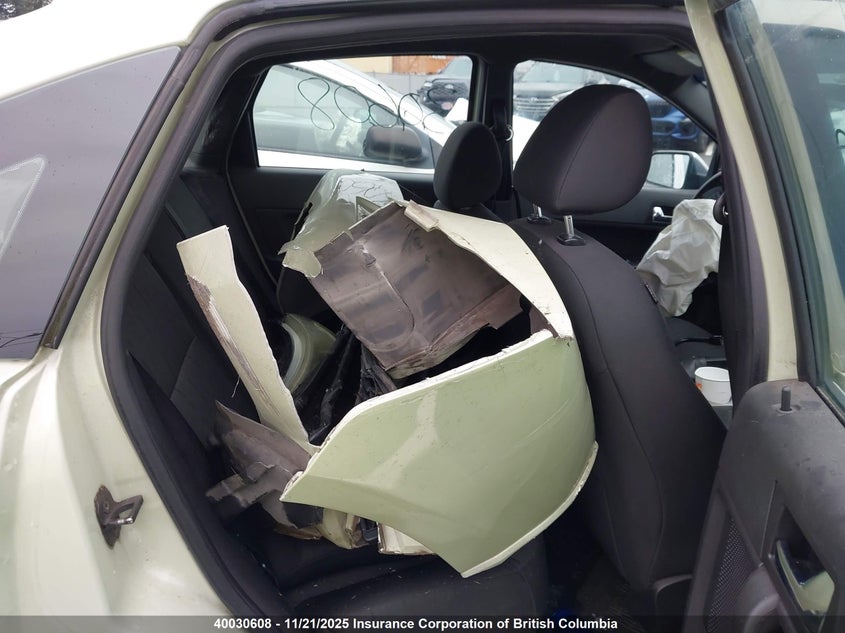 1FAHP3FN0AW244951 2010 FORD FOCUS photo no. 8
