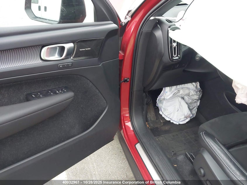 YV4162UM2L2246131 2020 VOLVO XC40 photo no. 12