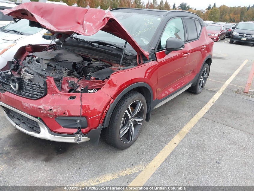 YV4162UM2L2246131 2020 VOLVO XC40 photo no. 2