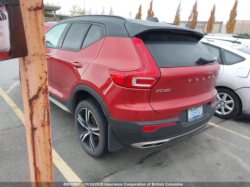 YV4162UM2L2246131 2020 VOLVO XC40 photo no. 3