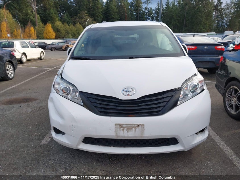 5TDZZ3DC8HS874270 2017 TOYOTA SIENNA photo no. 12