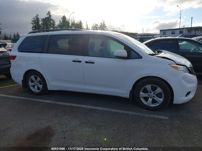 5TDZZ3DC8HS874270 2017 TOYOTA SIENNA photo no. 13