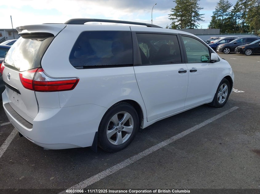 5TDZZ3DC8HS874270 2017 TOYOTA SIENNA photo no. 4