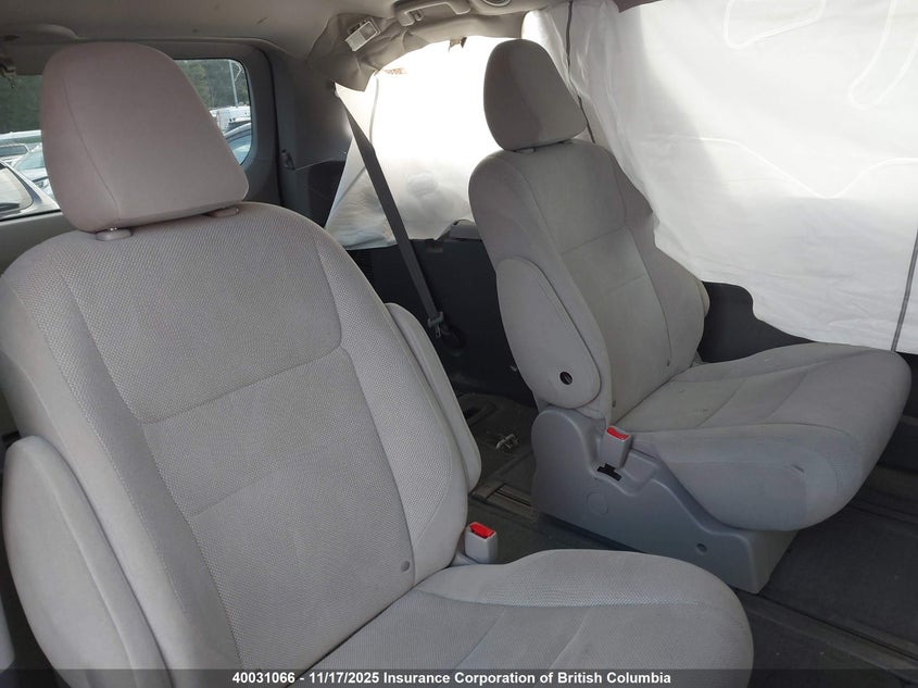 5TDZZ3DC8HS874270 2017 TOYOTA SIENNA photo no. 8