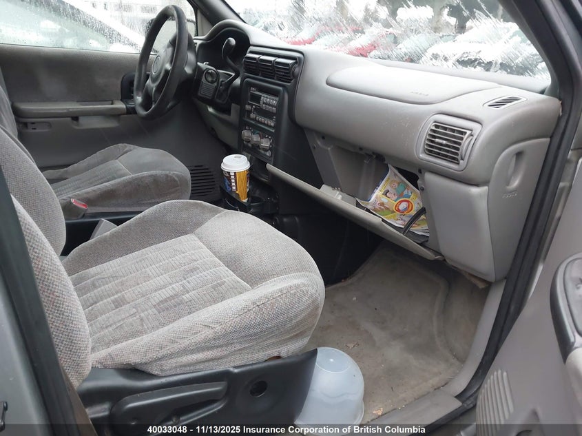 1GMDU03EX2D324349 2002 PONTIAC MONTANA photo no. 5