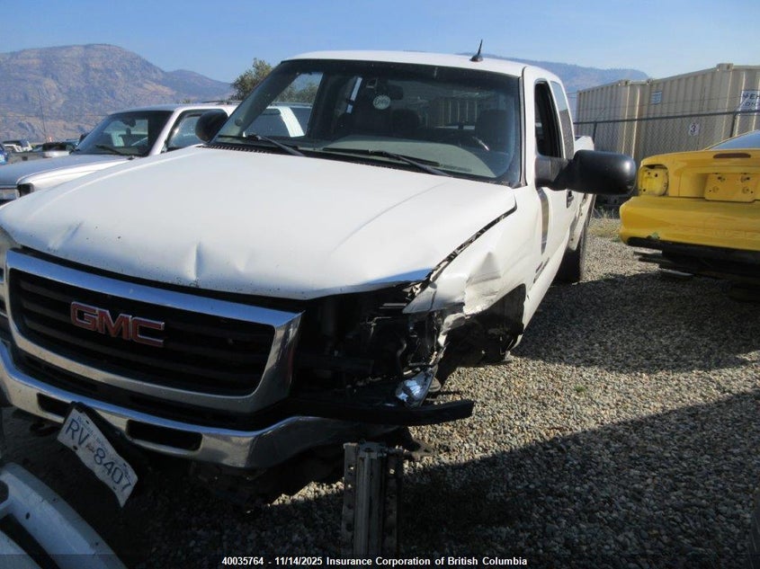 1GTHK29144E213062 2004 GMC SIERRA photo no. 2